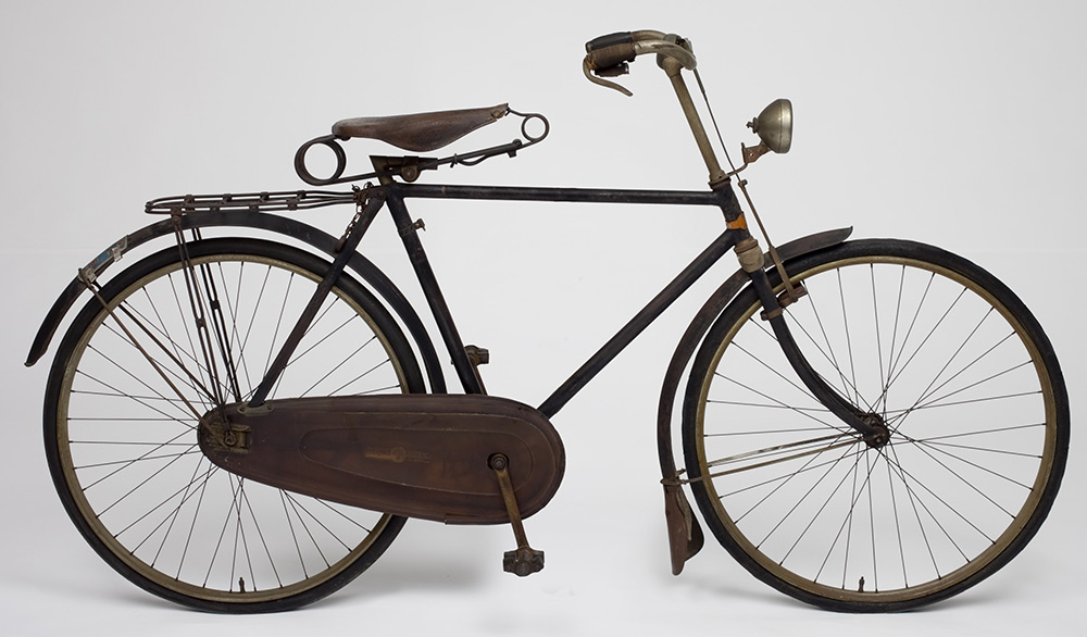 日本製ラージ号：写真提供/シマノ自転車博物館