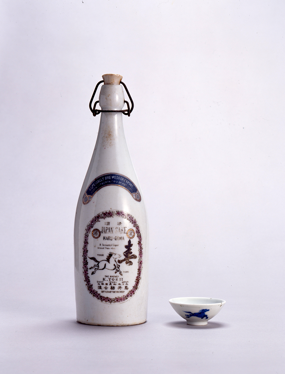鳥井合名会社が世に出した初めての壜詰酒「春駒」：写真提供/堺市博物館
